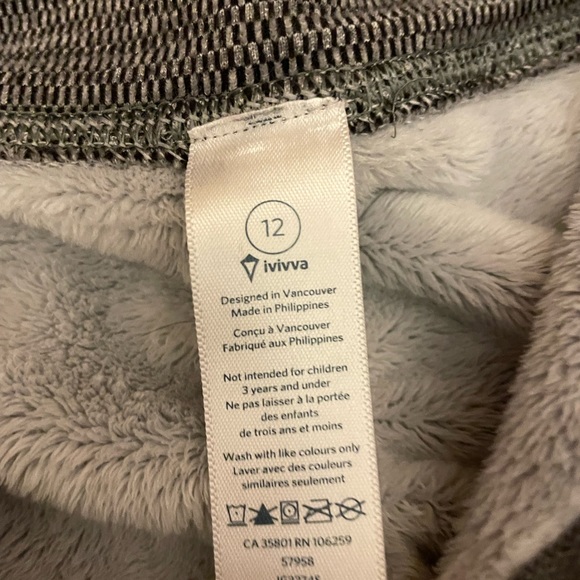 Ivivvia turtle neck furry sweater !! Too small but in awesome condition! - Picture 2 of 3